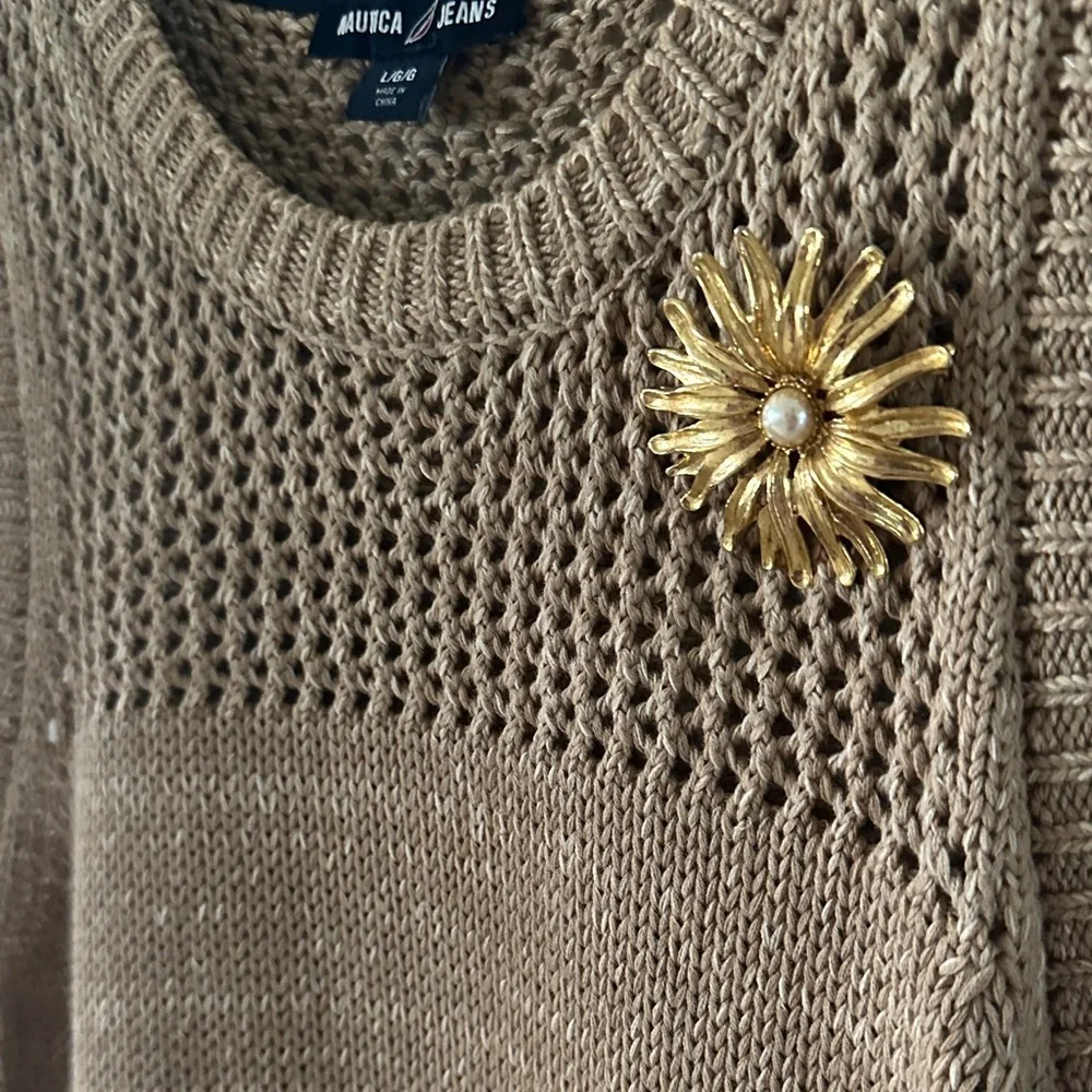 Vintage Gold Floral Brooch with Pearl Accent